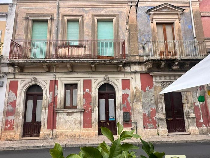 Casa con 6 locali in vendita in Via Regina Elena, Canicattini Bagni