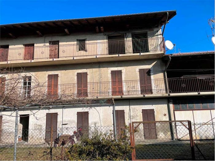 Casa con 6 locali in vendita in Via Repubblica, Divignano