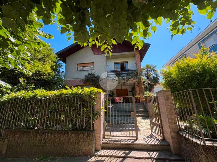 Appartamento con 6 locali in vendita in Corso Roma, Centro, Cuorgnè