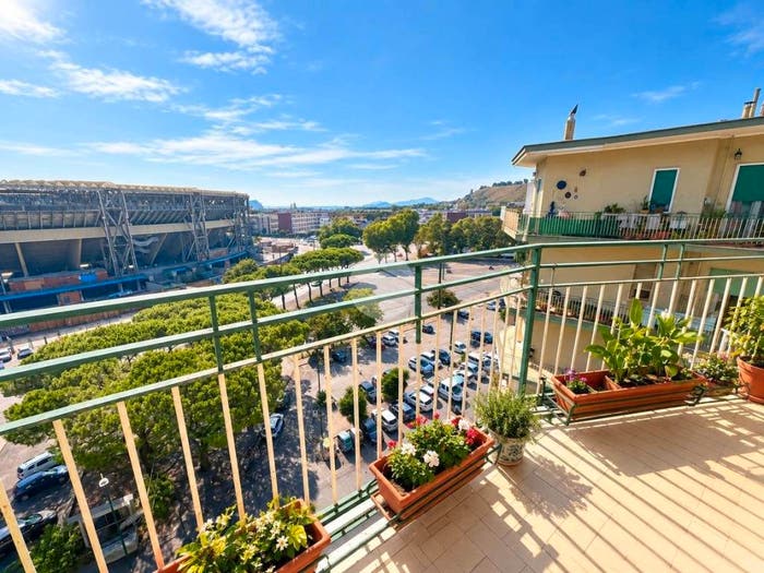 Appartamento con 5 locali in vendita in Piazza Gabriele D'Annunzio, Fuorigrotta, Napoli
