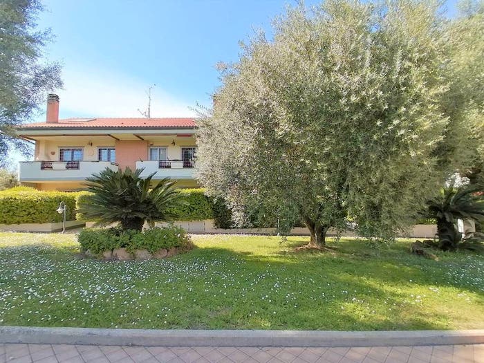 Appartamento quadrilocale in vendita in Via Rainone, Borghesiana, Roma