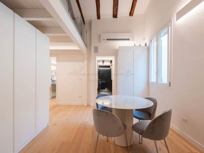 Appartamento trilocale in vendita in Via Santo Stefano, Santo Stefano, Bologna