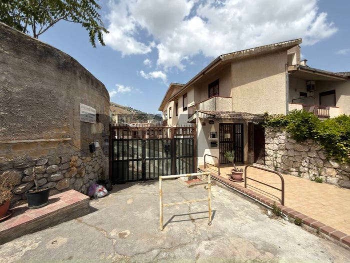 Appartamento con 6 locali in vendita in via Aldo Moro, Centro, Monreale