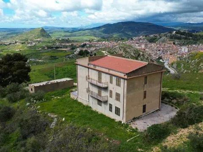 Casa con 6 locali in vendita in Contrada Zotta No Number, Cattolica Eraclea