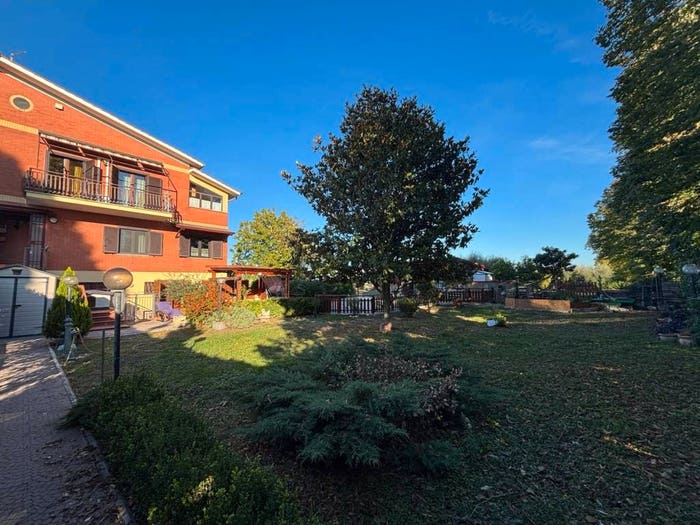 Casa con 5 locali in vendita in Via Provinciale Capena Bivio, Capena