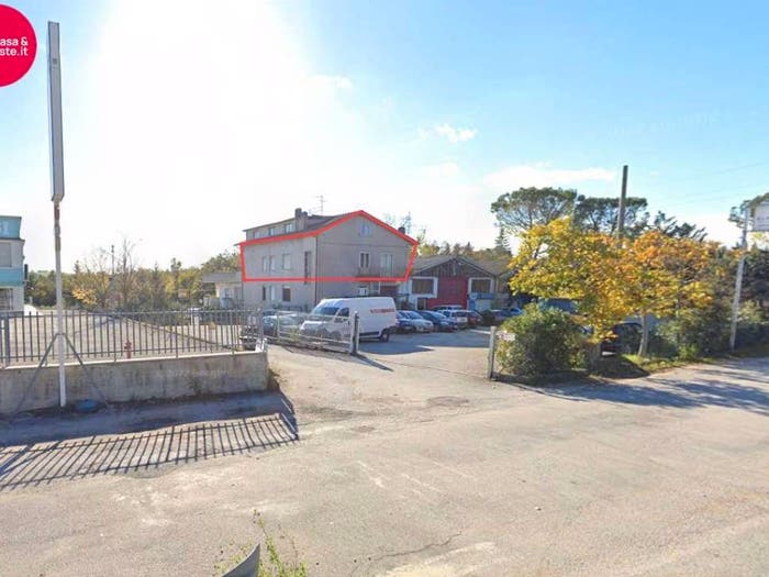 Appartamento con 6 locali in vendita in Via Vedasto Vecchietti snc, Casette Verdini, Pollenza