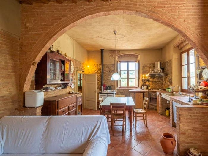 Casa con 6 locali in vendita in Chianni