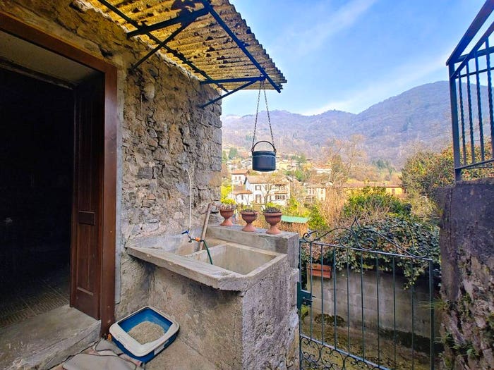 Casa con 6 locali in vendita in Piazza La Torre, Castiglione D'Intelvi, Centro Valle Intelvi