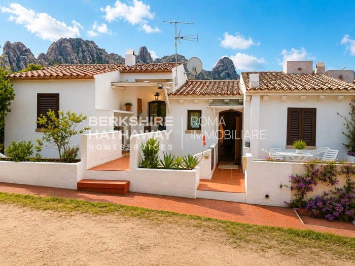 Casa con 6 locali in vendita in Via Guglielmo Oberdan, San Pantaleo, Olbia