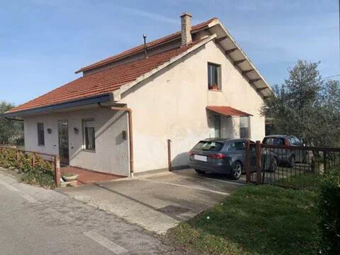 Casa quadrilocale in vendita in Via San Polo, Crecchio