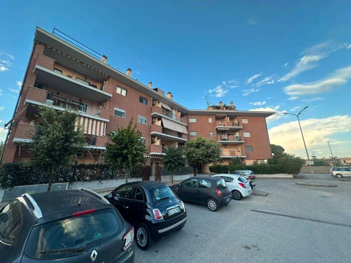 Appartamento trilocale in vendita in Piazza Tonino Marcucci, Ponserico Cretarossa, Nettuno
