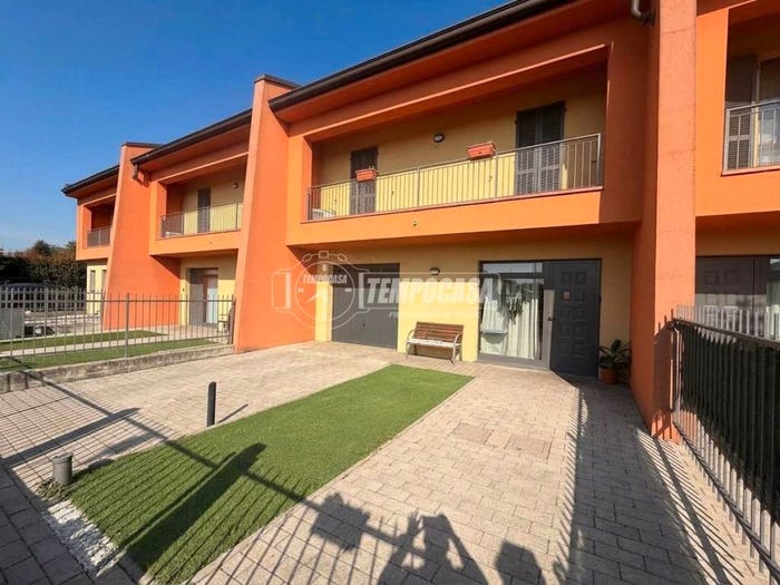 Casa trilocale in vendita in Viale Repubblica, Pieve Porto Morone