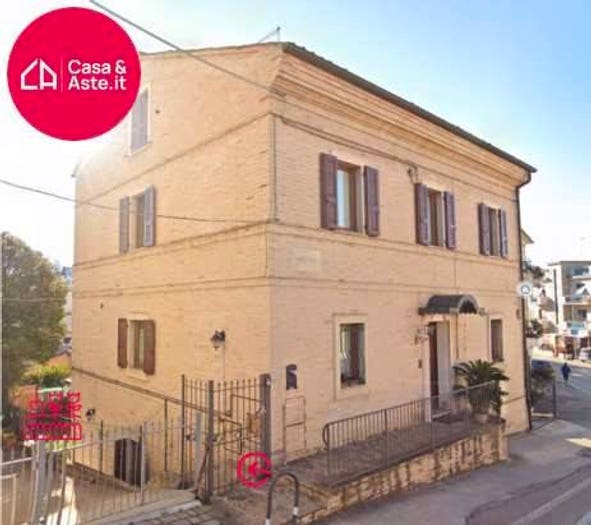 Appartamento con 6 locali in vendita in Via Armando Diaz A, Centro, Fermo