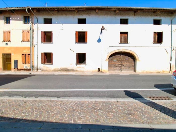 Casa quadrilocale in vendita in Via Ippolito Nievo, Centro, Santa Maria la Longa