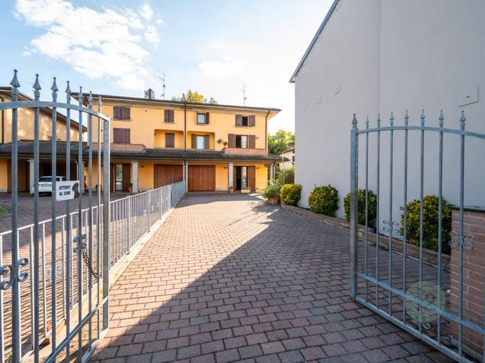 Casa con 6 locali in vendita in VIA CASTELLI, Centro, Rio Saliceto