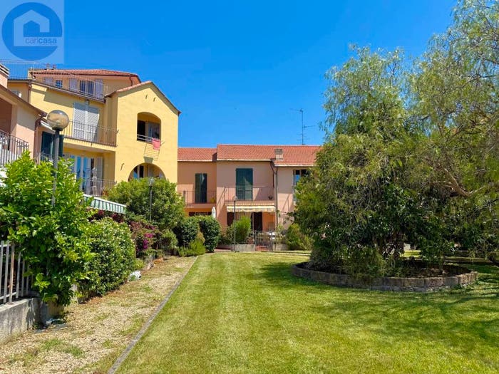 Appartamento quadrilocale in vendita in Via Giuseppe Airenti, Porto Maurizio, Imperia