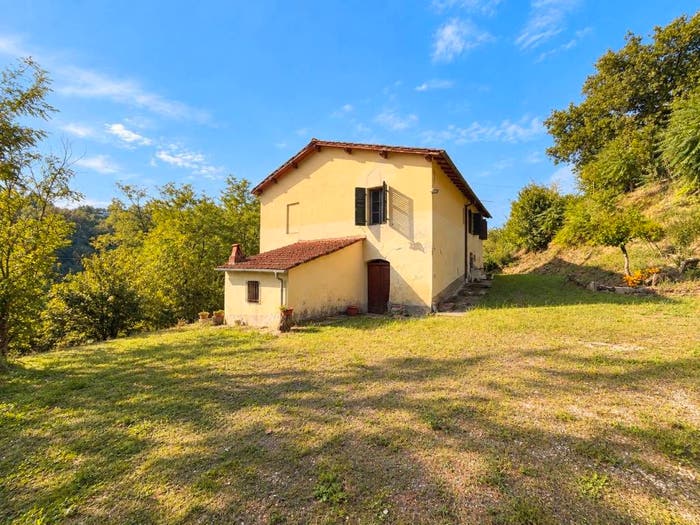 Casa con 6 locali in vendita in Frazioni Collinari, Montevarchi