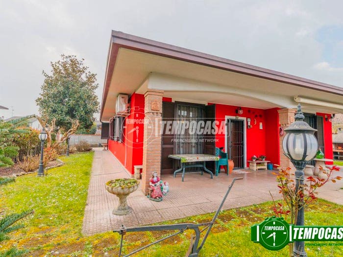 Casa quadrilocale in vendita in Via G Garibaldi, Vellezzo Bellini