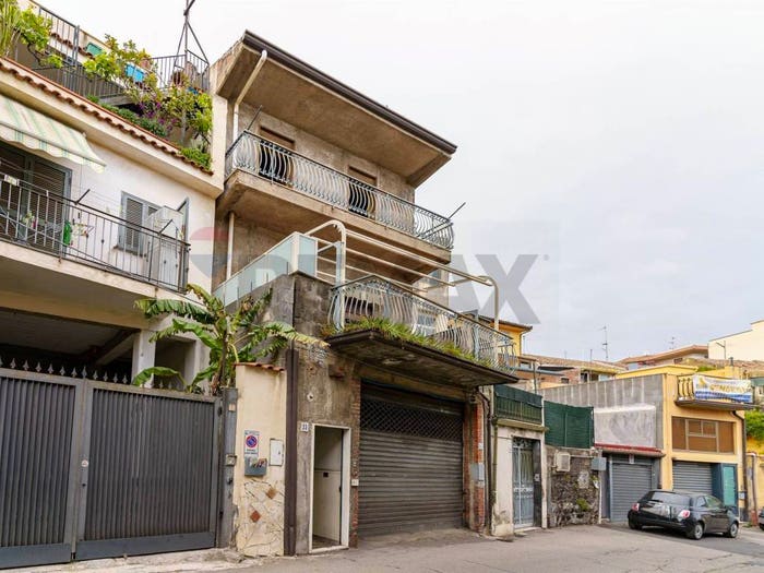 Casa con 6 locali in vendita in via acicastello, Ficarazzi Gallinaro, Aci Castello