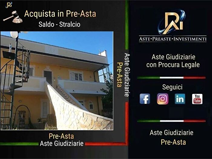Appartamento con 6 locali in vendita in Via Enrico Fermi, Centro, Siderno