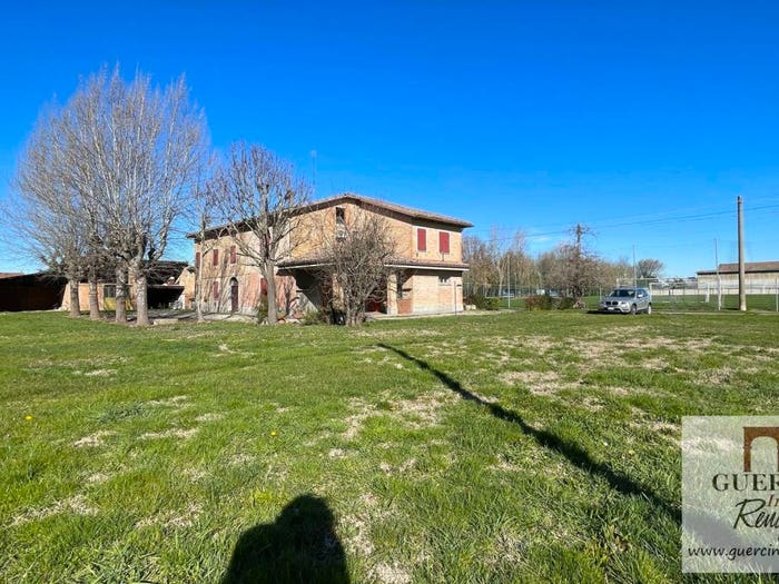 Casa con 6 locali in vendita in Via Taddia, Renazzo, Cento