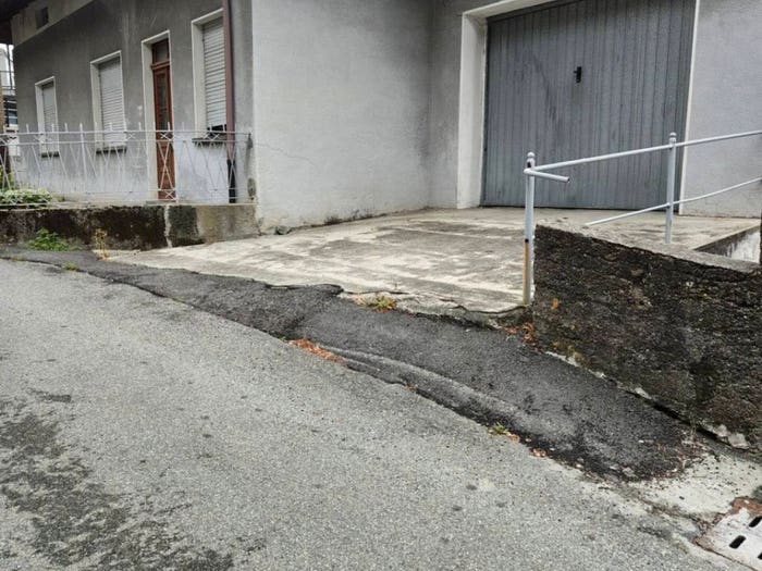 Casa con 5 locali in vendita in Via Carrozzabile, Loreglia