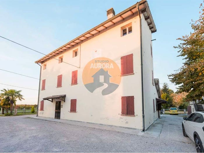 Casa con 5 locali in vendita in Via Roncaglio, San Prospero