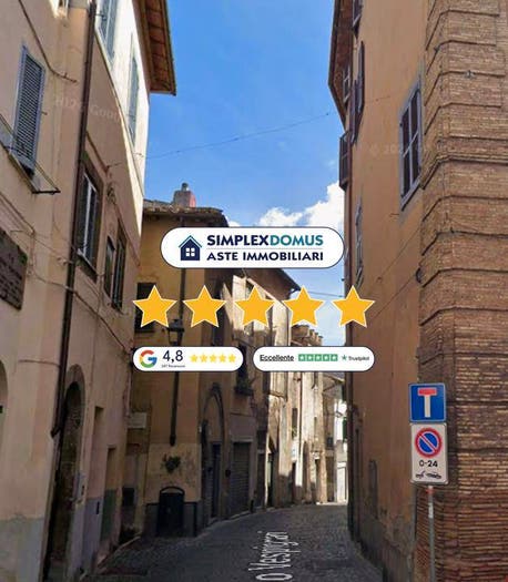 Appartamento trilocale in vendita in Vicolo Del Corallo, Centro, Capranica