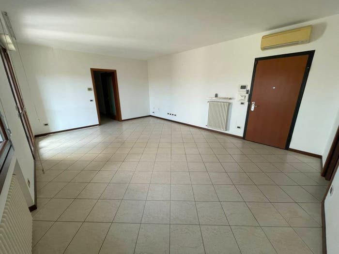 Appartamento quadrilocale in vendita in Via Luigi Cisorio, Via Dante, Cremona