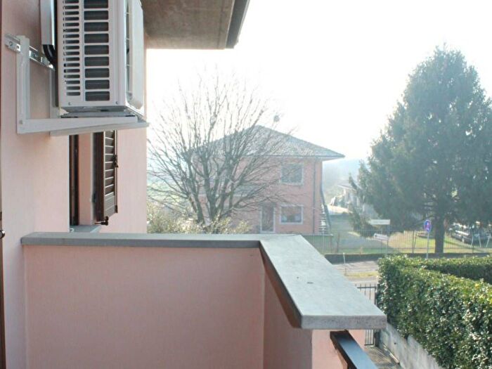 Appartamento trilocale in vendita in Via Medaglie d'Argento, Centro, Zelo Buon Persico