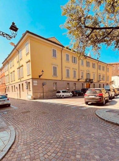 Appartamento trilocale in vendita in Borgo Delle Colonne, Centro Storico, Parma