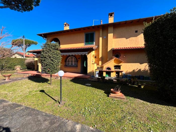 Casa con 6 locali in vendita in Via Padre Ignazio da Carrara, Vittoria Apuana, Forte dei Marmi