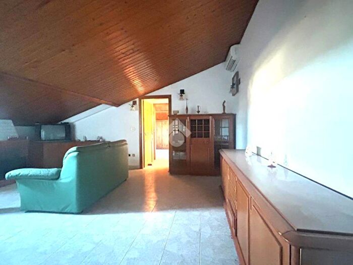 Casa bilocale in vendita in Via Leonardo Di Bona, Santa Maria, Catanzaro