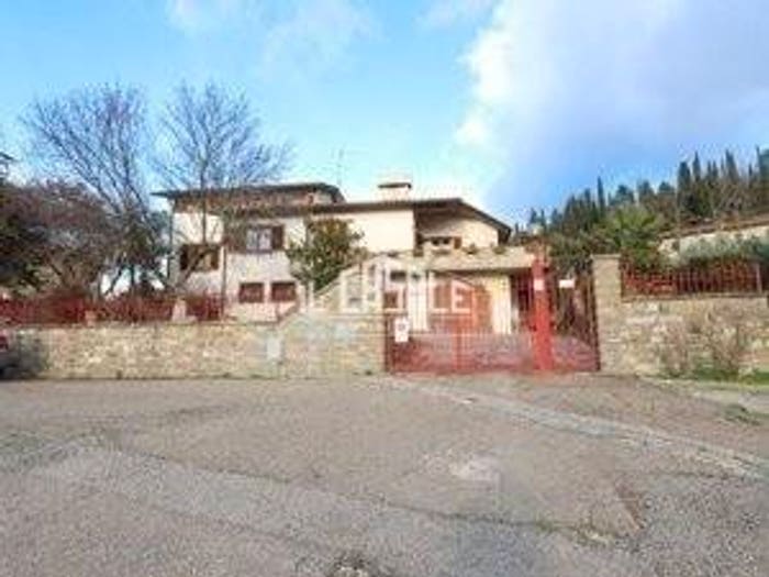 Casa con 6 locali in vendita in Via Lo Stradone, Pelago