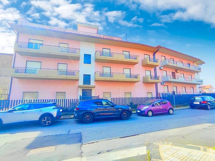 Appartamento quadrilocale in vendita in Via Vergine Maria, Centro, Camporotondo Etneo