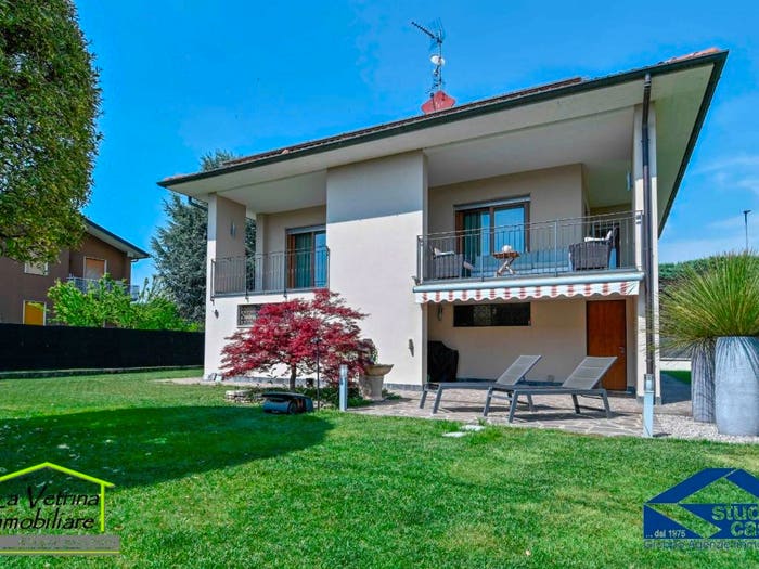 Casa quadrilocale in vendita in Centro, Bagnatica