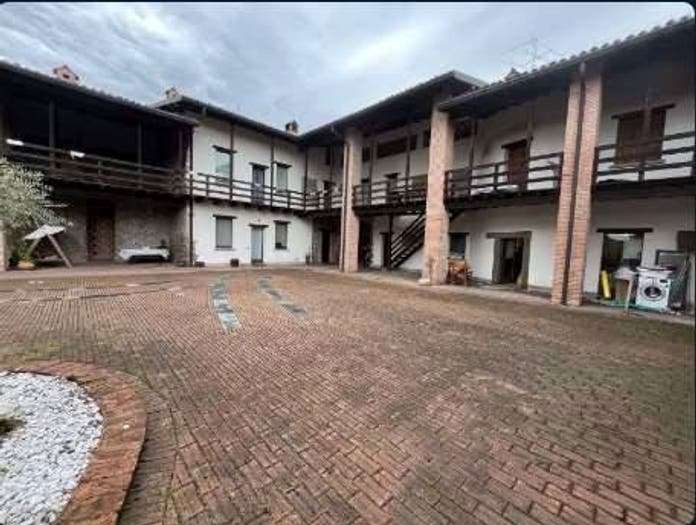 Appartamento con 6 locali in vendita in Via Piave, Madone