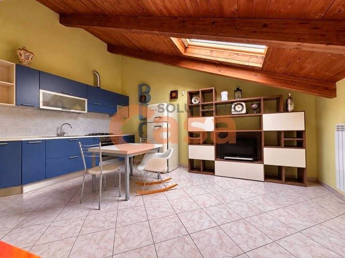 Appartamento trilocale in vendita in Via Stradella, Infrangibile, Piacenza