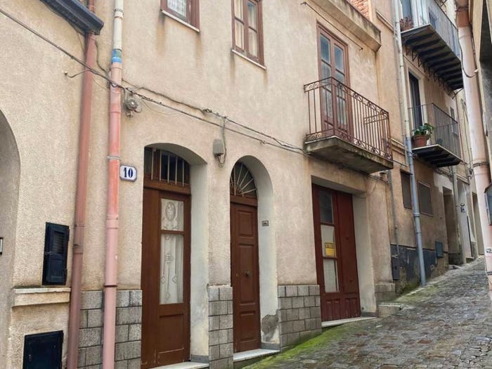Casa con 5 locali in vendita in Discesa Benedettini, Castelbuono