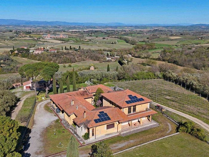 Casa con 6 locali in vendita in Via di Martiena, Montepulciano