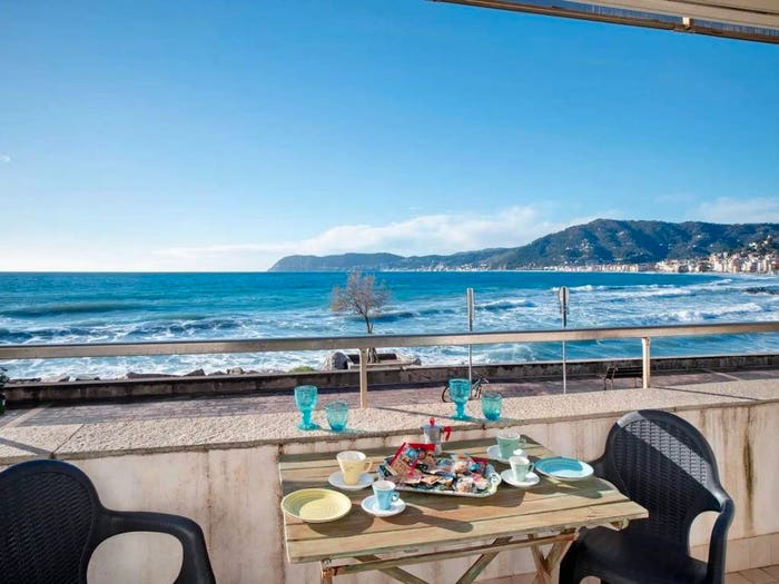 Appartamento trilocale in vendita in Passeggiata Luigi Cadorna, Passeggiata Cadorna Porto, Alassio