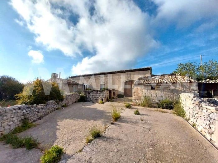 Casa con 6 locali in vendita in Strada Statale Sud Occidentale Sicula, Musebbi I, Modica