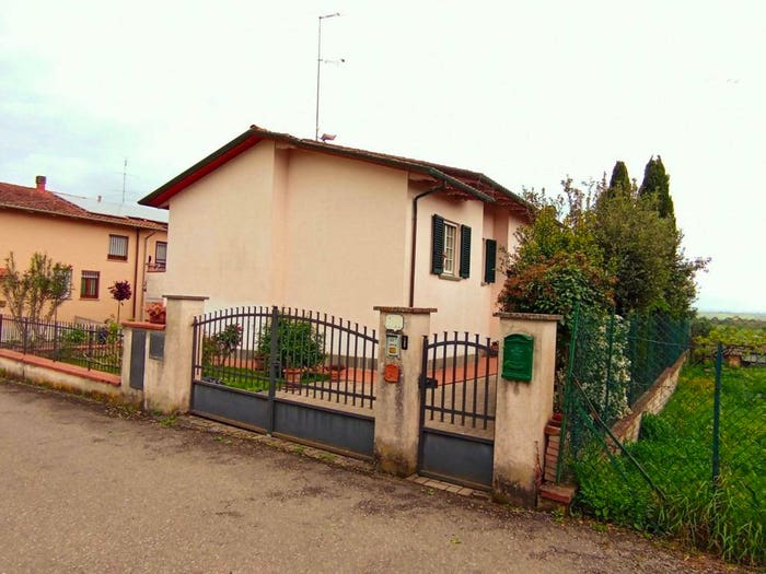 Casa con 6 locali in vendita in Foiano della Chiana