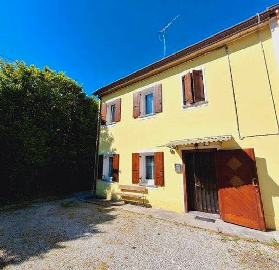 Casa quadrilocale in vendita in Piazza Vittorio Veneto, Centro, Cappella Maggiore