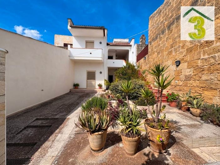 Casa con 6 locali in vendita in Via della Madonna, Lucugnano, Tricase