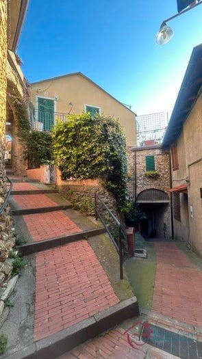 Casa con 6 locali in vendita in Via L Pancaldo, Moglio, Alassio