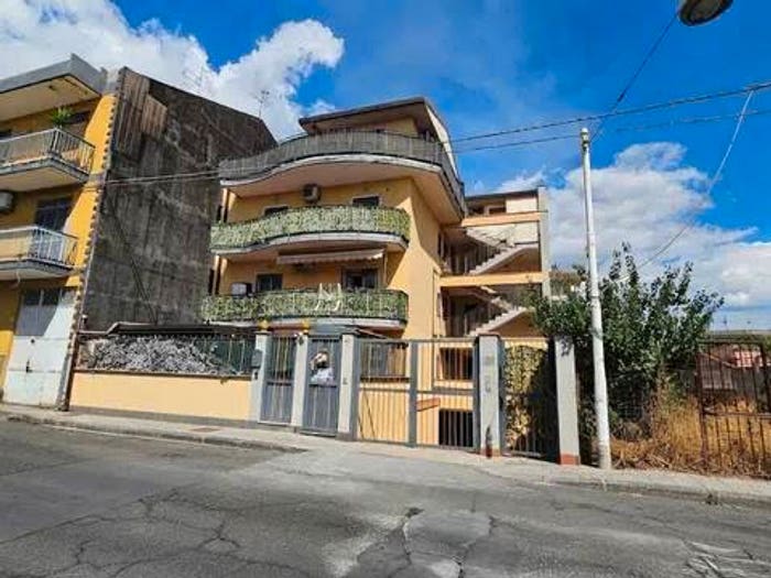 Appartamento trilocale in vendita in Via Martiri Di Via Fani, Centro, Misterbianco