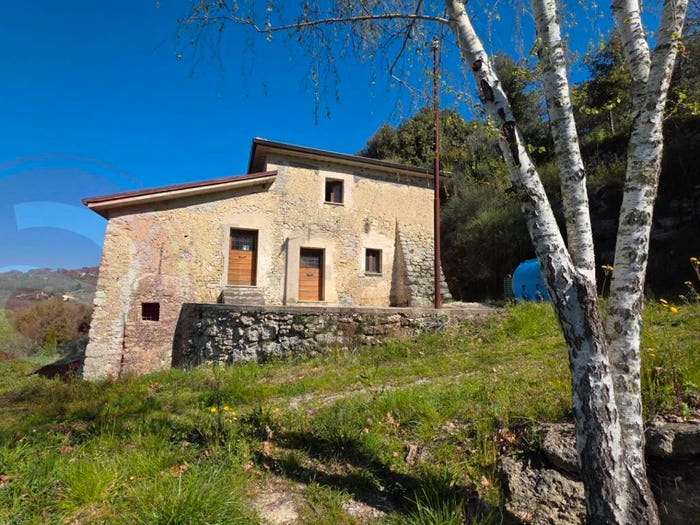 Casa con 5 locali in vendita in Via Barbanera, Santopadre