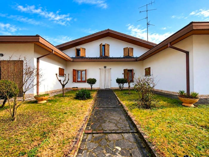 Casa con 6 locali in vendita in Rovereto, Novi di Modena