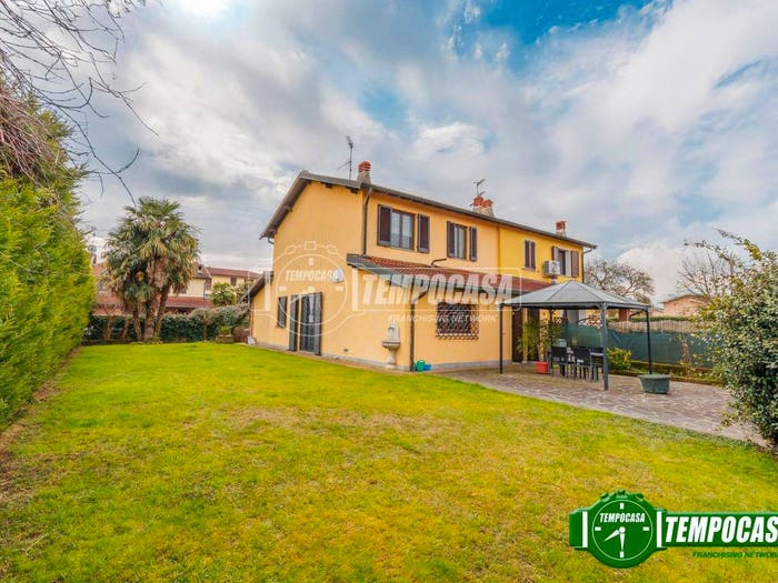 Casa quadrilocale in vendita in Via G Ambrosoli, Vernate